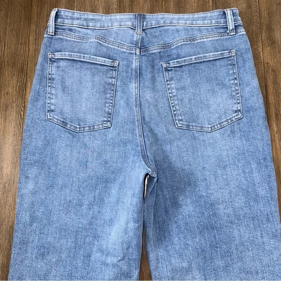 Chicos Jeans High rise crop wide leg Straight light wash SZ 2.5 US 14 - Picture 10 of 11